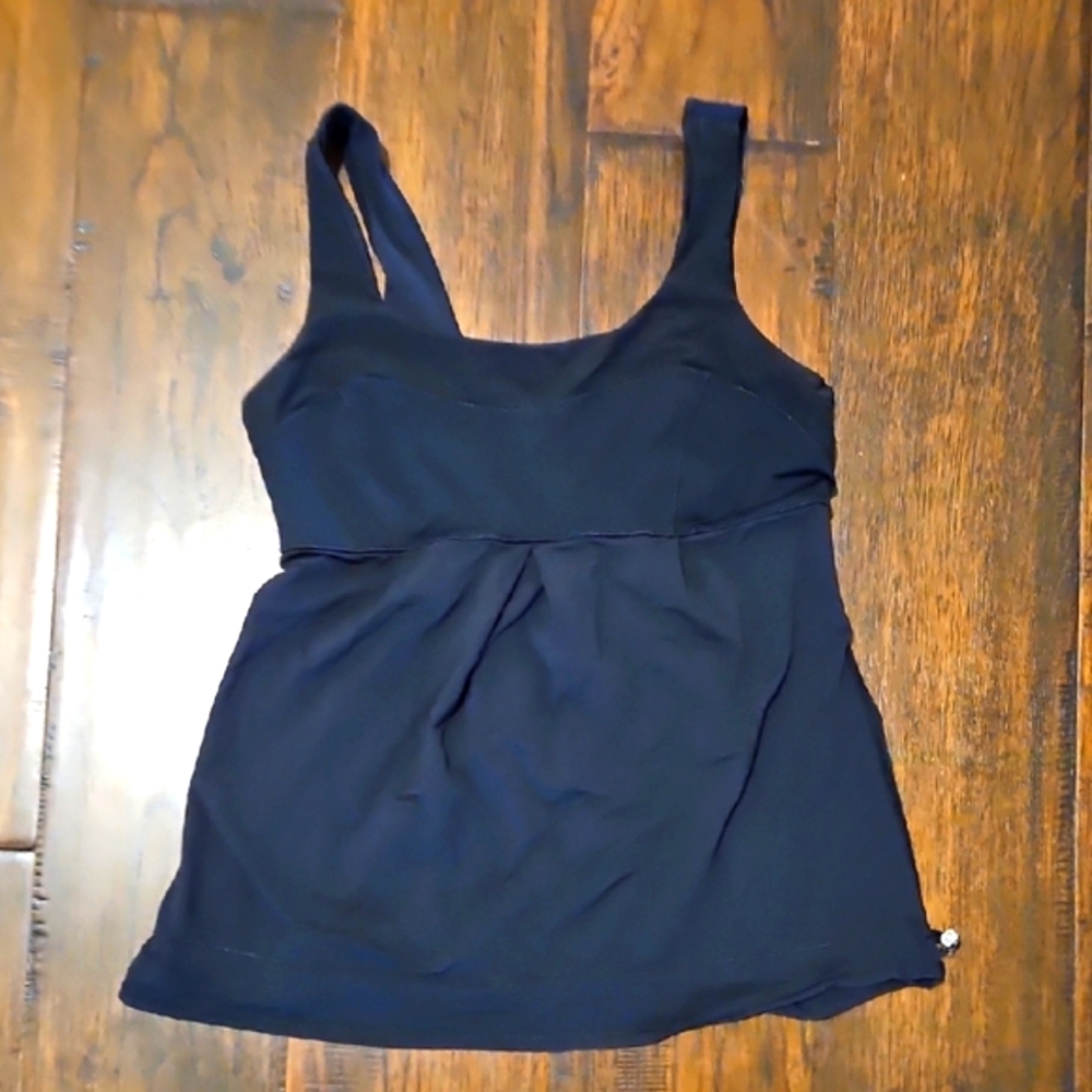 Lululemon Elevate tank with drawstring waist Sz 8